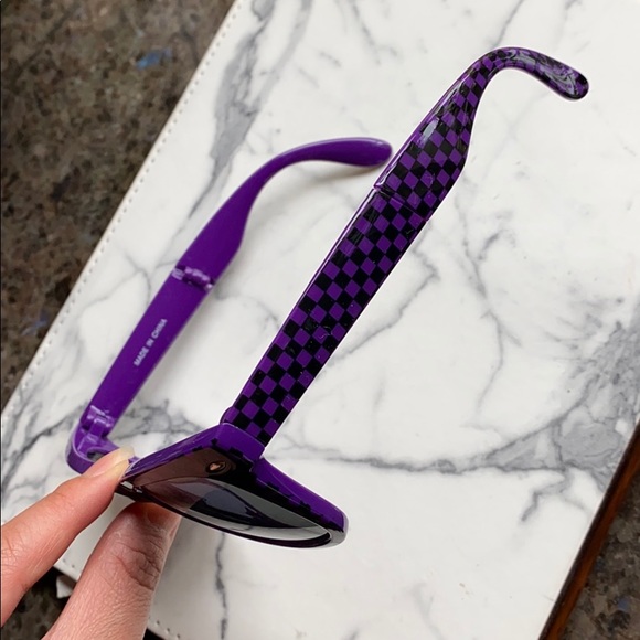 Foldable, Compact, On The Go Sunglasses - Picture 5 of 10